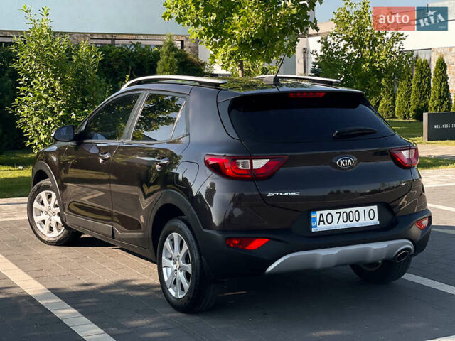Коричневый Киа Stonic, объемом двигателя 1.37 л и пробегом 103 тыс. км за 14350 $, фото 7 на Automoto.ua