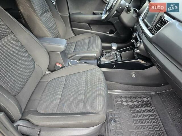 Коричневый Киа Stonic, объемом двигателя 1.37 л и пробегом 10 тыс. км за 19500 $, фото 16 на Automoto.ua