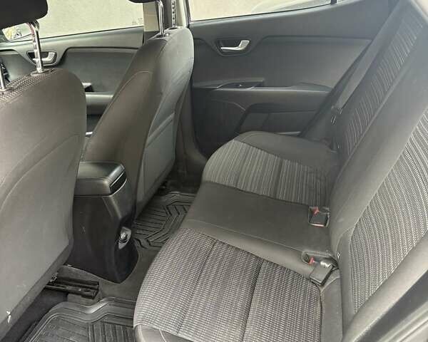 Коричневый Киа Stonic, объемом двигателя 1.37 л и пробегом 80 тыс. км за 16000 $, фото 7 на Automoto.ua