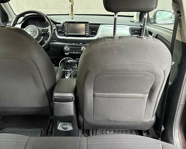 Коричневый Киа Stonic, объемом двигателя 1.37 л и пробегом 80 тыс. км за 16000 $, фото 15 на Automoto.ua