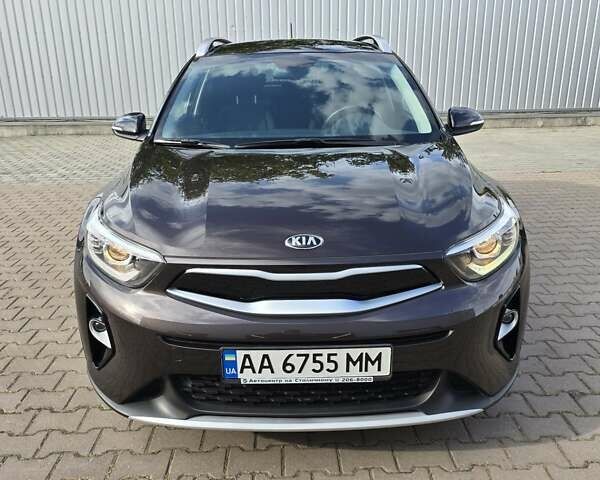 Коричневый Киа Stonic, объемом двигателя 1.37 л и пробегом 10 тыс. км за 19500 $, фото 8 на Automoto.ua