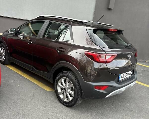 Коричневый Киа Stonic, объемом двигателя 1.37 л и пробегом 80 тыс. км за 16000 $, фото 9 на Automoto.ua