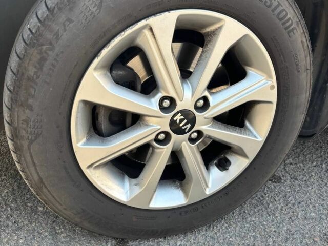 Красный Киа Stonic, объемом двигателя 1.4 л и пробегом 43 тыс. км за 15000 $, фото 12 на Automoto.ua