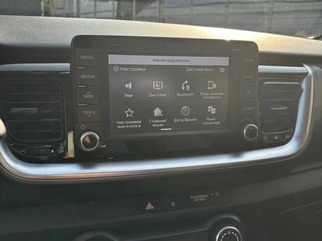 Красный Киа Stonic, объемом двигателя 1.4 л и пробегом 43 тыс. км за 15000 $, фото 6 на Automoto.ua