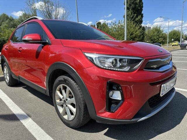 Красный Киа Stonic, объемом двигателя 1.4 л и пробегом 29 тыс. км за 17500 $, фото 3 на Automoto.ua