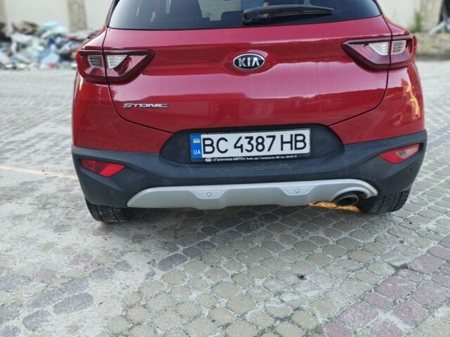 Красный Киа Stonic, объемом двигателя 1.4 л и пробегом 75 тыс. км за 357 $, фото 2 на Automoto.ua