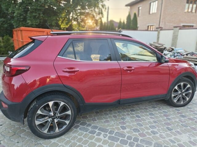 Красный Киа Stonic, объемом двигателя 1.4 л и пробегом 75 тыс. км за 357 $, фото 11 на Automoto.ua