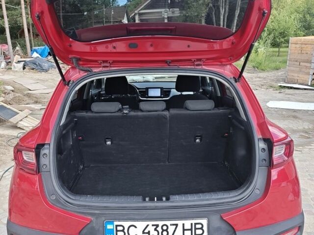 Красный Киа Stonic, объемом двигателя 1.4 л и пробегом 75 тыс. км за 357 $, фото 7 на Automoto.ua
