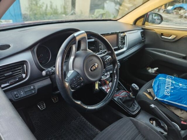 Красный Киа Stonic, объемом двигателя 1.4 л и пробегом 75 тыс. км за 357 $, фото 13 на Automoto.ua