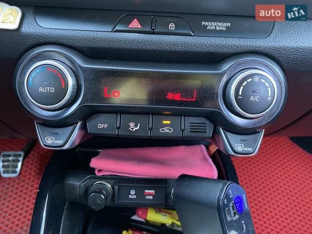 Червоний Кіа Stonic, об'ємом двигуна 1.37 л та пробігом 128 тис. км за 14888 $, фото 36 на Automoto.ua