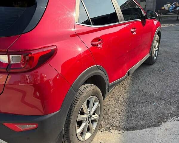 Красный Киа Stonic, объемом двигателя 1.37 л и пробегом 43 тыс. км за 14500 $, фото 7 на Automoto.ua