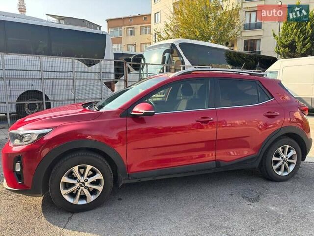 Красный Киа Stonic, объемом двигателя 1.37 л и пробегом 43 тыс. км за 14500 $, фото 3 на Automoto.ua