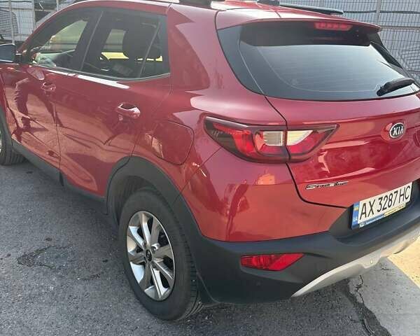 Красный Киа Stonic, объемом двигателя 1.37 л и пробегом 43 тыс. км за 14500 $, фото 1 на Automoto.ua
