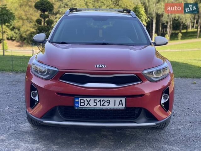 Червоний Кіа Stonic, об'ємом двигуна 1.37 л та пробігом 128 тис. км за 14888 $, фото 2 на Automoto.ua
