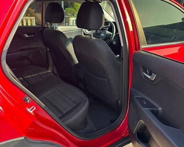 Красный Киа Stonic, объемом двигателя 1.37 л и пробегом 43 тыс. км за 14500 $, фото 6 на Automoto.ua