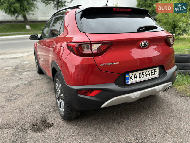 Красный Киа Stonic, объемом двигателя 1.37 л и пробегом 39 тыс. км за 18500 $, фото 3 на Automoto.ua