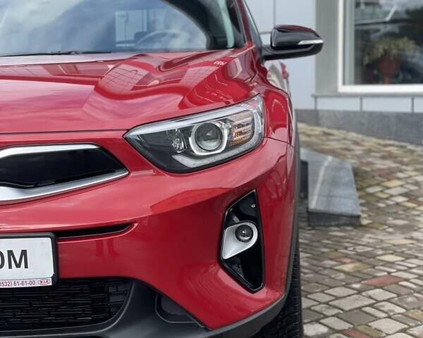 Красный Киа Stonic, объемом двигателя 1.37 л и пробегом 39 тыс. км за 18500 $, фото 1 на Automoto.ua