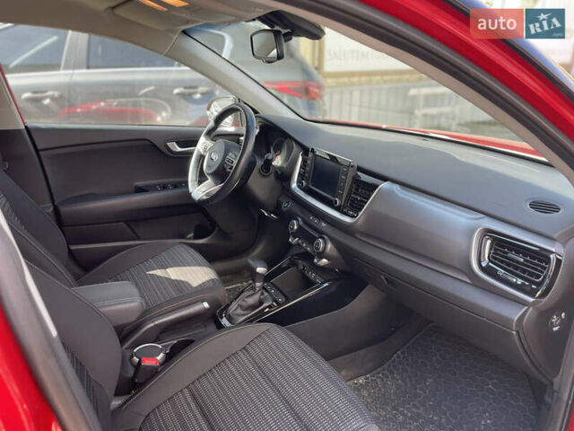 Красный Киа Stonic, объемом двигателя 1.37 л и пробегом 39 тыс. км за 18500 $, фото 8 на Automoto.ua