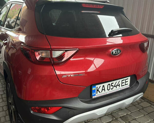 Красный Киа Stonic, объемом двигателя 1.37 л и пробегом 39 тыс. км за 18500 $, фото 10 на Automoto.ua