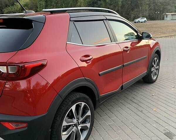 Красный Киа Stonic, объемом двигателя 1.4 л и пробегом 18 тыс. км за 19500 $, фото 3 на Automoto.ua