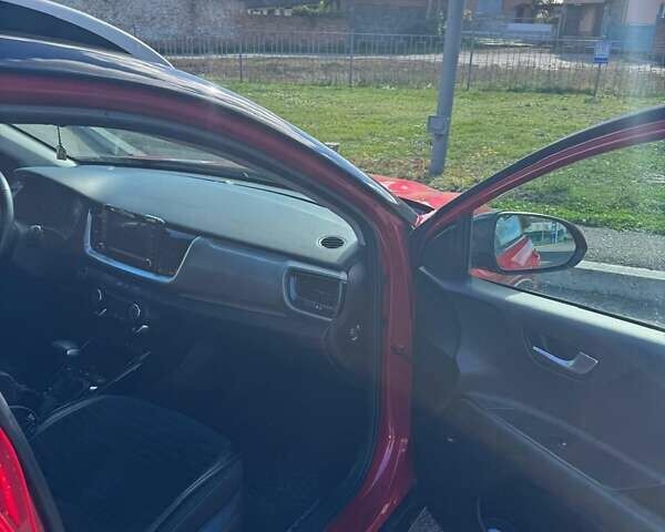 Красный Киа Stonic, объемом двигателя 1.37 л и пробегом 91 тыс. км за 17900 $, фото 11 на Automoto.ua