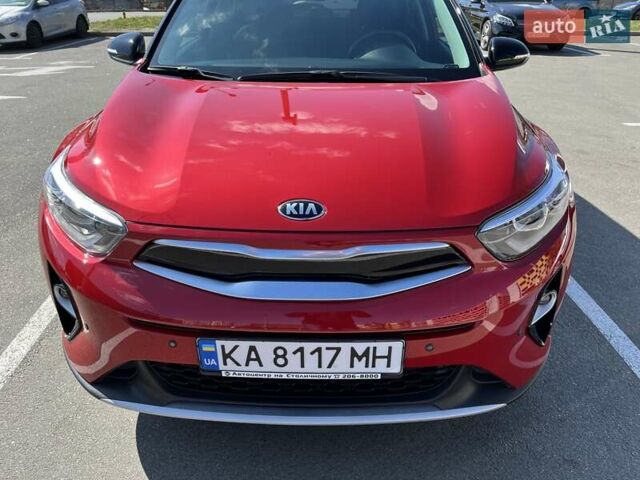 Красный Киа Stonic, объемом двигателя 1.37 л и пробегом 6 тыс. км за 19400 $, фото 1 на Automoto.ua