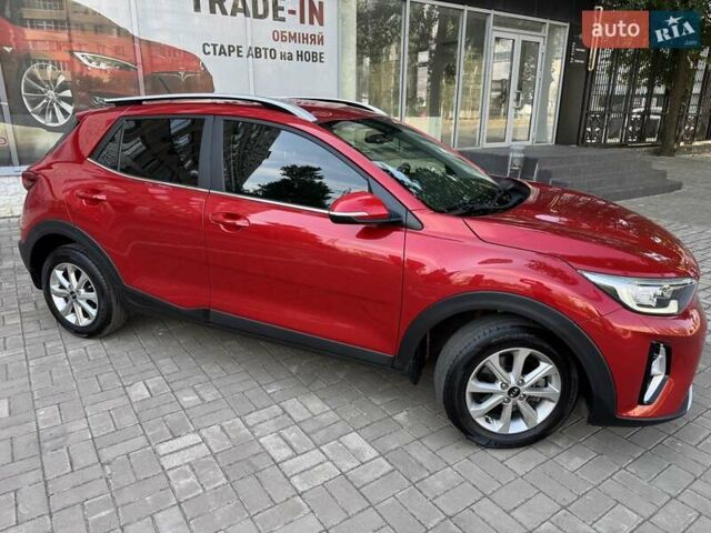 Красный Киа Stonic, объемом двигателя 1.4 л и пробегом 23 тыс. км за 17400 $, фото 8 на Automoto.ua