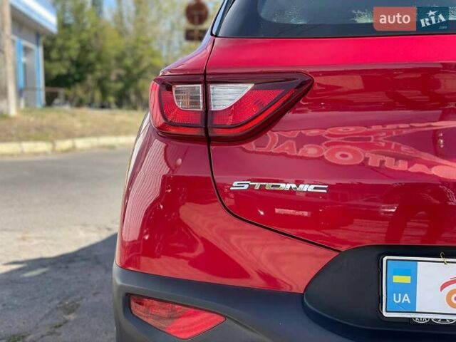 Красный Киа Stonic, объемом двигателя 1.37 л и пробегом 18 тыс. км за 18699 $, фото 8 на Automoto.ua