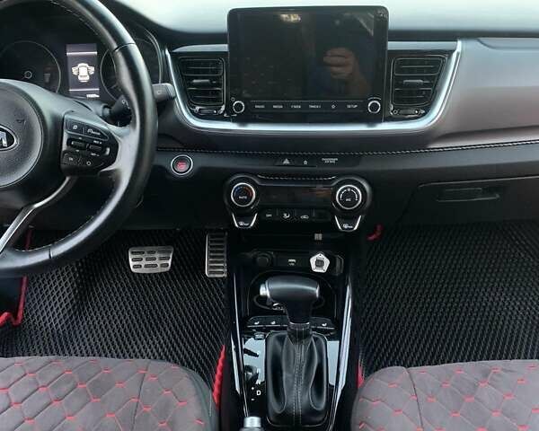 Красный Киа Stonic, объемом двигателя 1.4 л и пробегом 18 тыс. км за 19500 $, фото 12 на Automoto.ua