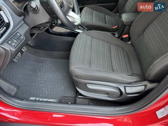 Красный Киа Stonic, объемом двигателя 1.4 л и пробегом 23 тыс. км за 17400 $, фото 21 на Automoto.ua