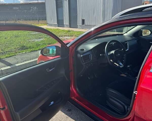 Красный Киа Stonic, объемом двигателя 1.37 л и пробегом 91 тыс. км за 17900 $, фото 2 на Automoto.ua