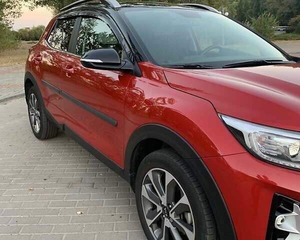 Красный Киа Stonic, объемом двигателя 1.4 л и пробегом 18 тыс. км за 19500 $, фото 2 на Automoto.ua