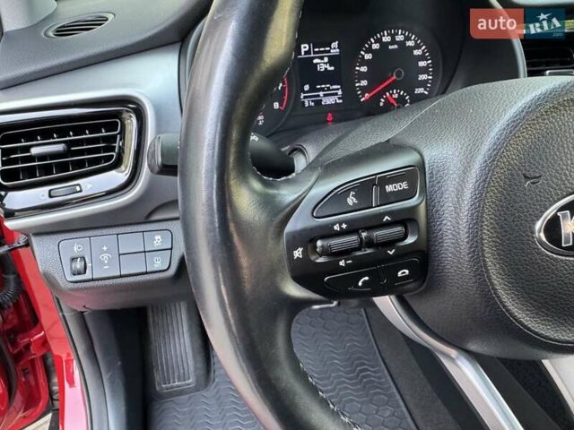 Красный Киа Stonic, объемом двигателя 1.4 л и пробегом 23 тыс. км за 17400 $, фото 28 на Automoto.ua