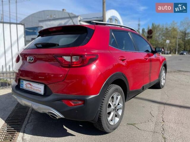 Красный Киа Stonic, объемом двигателя 1.37 л и пробегом 18 тыс. км за 18699 $, фото 5 на Automoto.ua