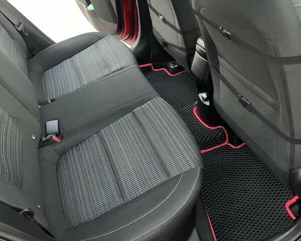 Красный Киа Stonic, объемом двигателя 1.4 л и пробегом 18 тыс. км за 19500 $, фото 9 на Automoto.ua