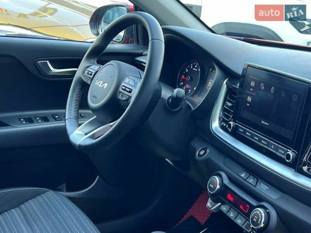 Красный Киа Stonic, объемом двигателя 1.37 л и пробегом 8 тыс. км за 23800 $, фото 78 на Automoto.ua