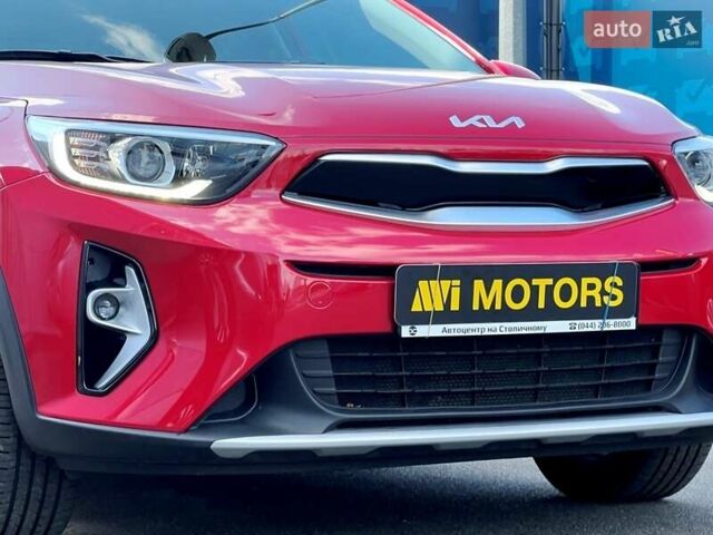 Красный Киа Stonic, объемом двигателя 1.37 л и пробегом 8 тыс. км за 23800 $, фото 6 на Automoto.ua