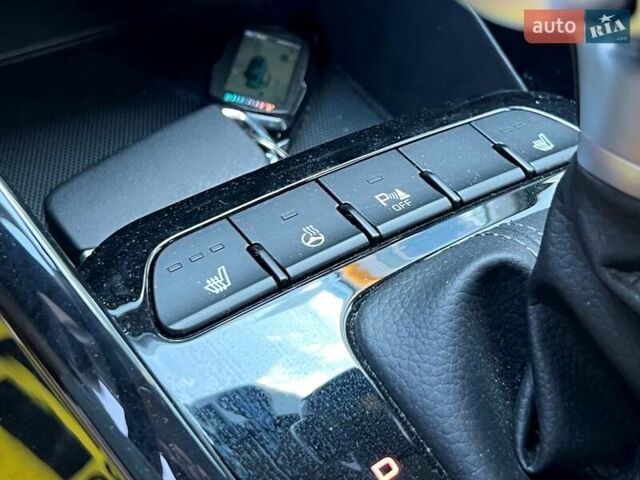 Красный Киа Stonic, объемом двигателя 1.37 л и пробегом 8 тыс. км за 23800 $, фото 52 на Automoto.ua