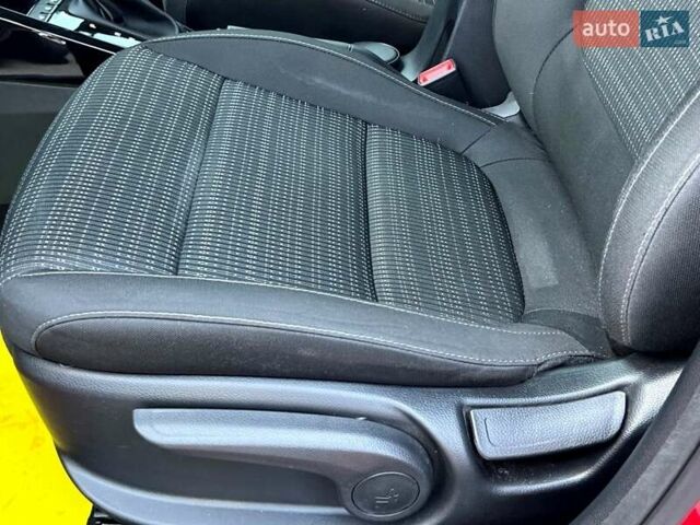 Красный Киа Stonic, объемом двигателя 1.37 л и пробегом 8 тыс. км за 23800 $, фото 30 на Automoto.ua