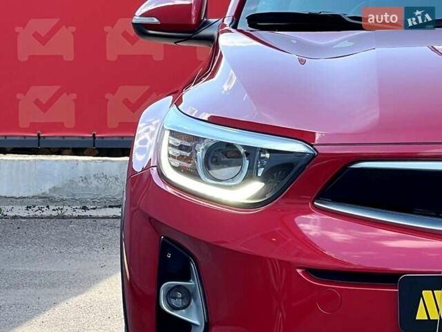 Красный Киа Stonic, объемом двигателя 1.37 л и пробегом 8 тыс. км за 23800 $, фото 7 на Automoto.ua