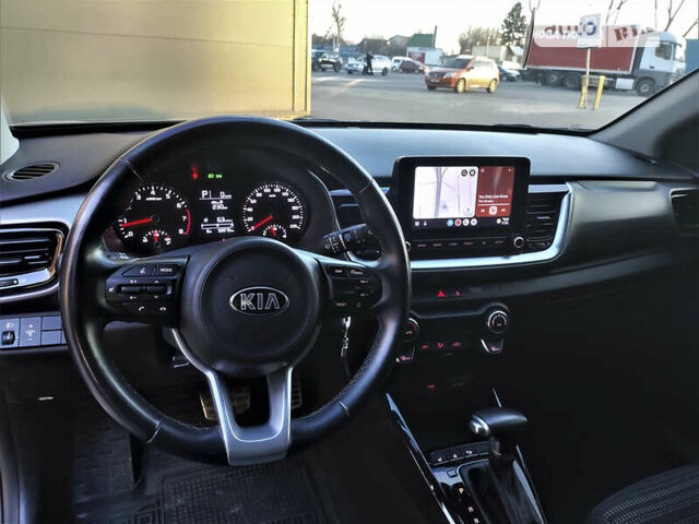 Киа Stonic, объемом двигателя 1.37 л и пробегом 57 тыс. км за 18700 $, фото 3 на Automoto.ua