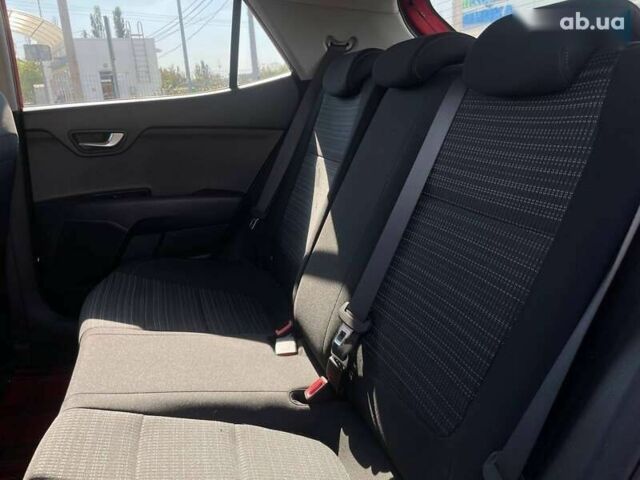 Киа Stonic, объемом двигателя 1.4 л и пробегом 18 тыс. км за 18699 $, фото 12 на Automoto.ua