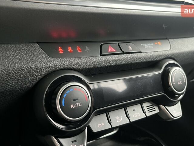 купить новое авто Киа Stonic 2024 года от официального дилера Хмельниччина-Авто Киа фото