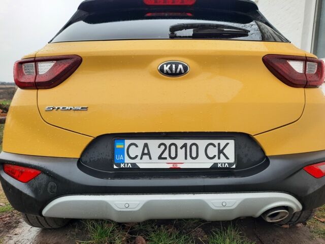 Желтый Киа Stonic, объемом двигателя 1.4 л и пробегом 98 тыс. км за 17900 $, фото 9 на Automoto.ua