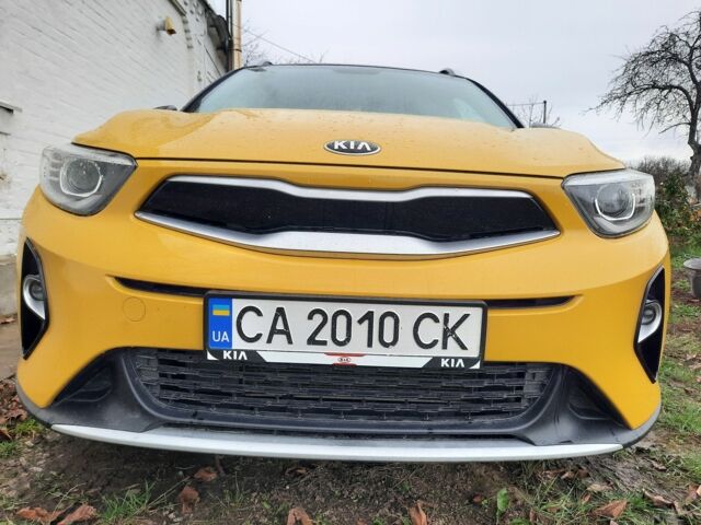 Желтый Киа Stonic, объемом двигателя 1.4 л и пробегом 98 тыс. км за 17900 $, фото 1 на Automoto.ua