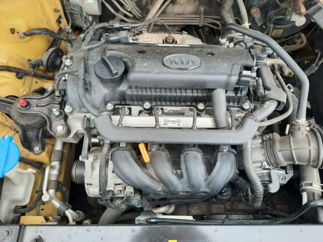 Желтый Киа Stonic, объемом двигателя 1.4 л и пробегом 98 тыс. км за 17900 $, фото 3 на Automoto.ua