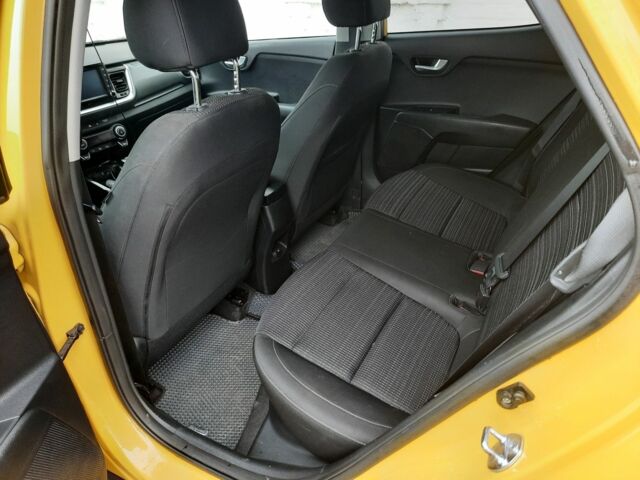 Желтый Киа Stonic, объемом двигателя 1.4 л и пробегом 98 тыс. км за 17900 $, фото 6 на Automoto.ua