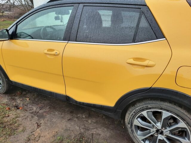 Желтый Киа Stonic, объемом двигателя 1.4 л и пробегом 98 тыс. км за 17900 $, фото 11 на Automoto.ua