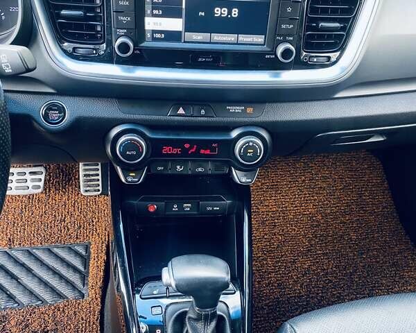 Желтый Киа Stonic, объемом двигателя 1.58 л и пробегом 99 тыс. км за 15900 $, фото 17 на Automoto.ua