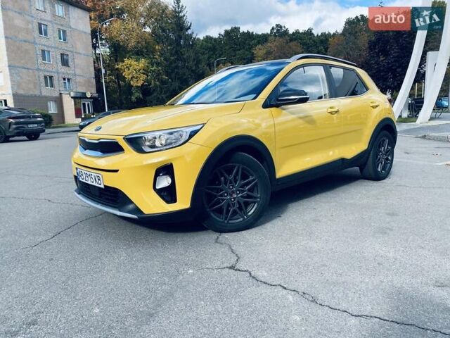 Желтый Киа Stonic, объемом двигателя 1.58 л и пробегом 98 тыс. км за 16700 $, фото 4 на Automoto.ua